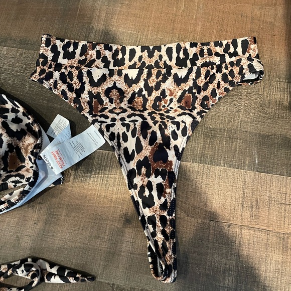 MISSGUIDED Leopard Bikini Set - Picture 3 of 7